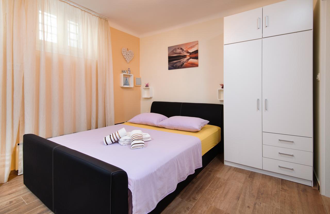 Private Accommodation Milisa Split Exterior photo
