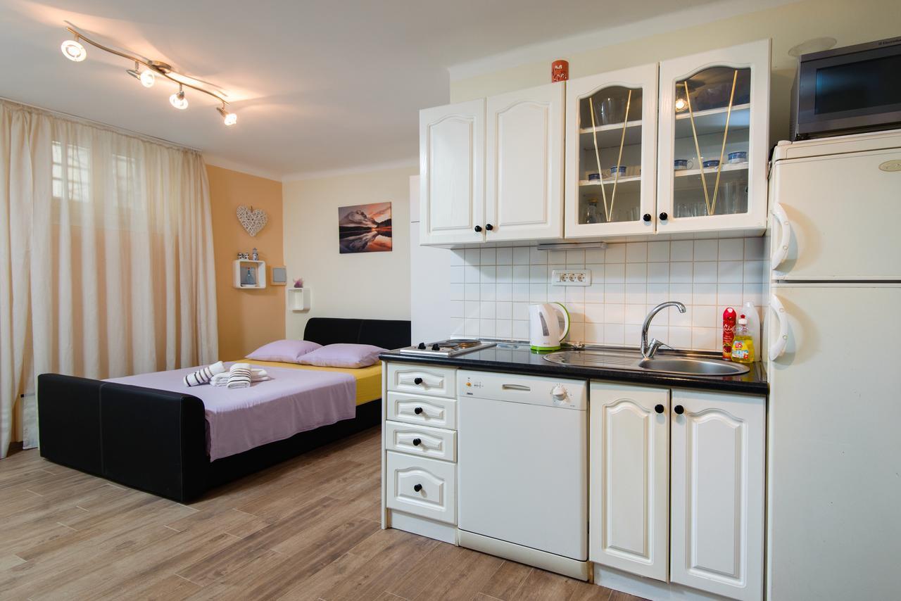 Private Accommodation Milisa Split Exterior photo