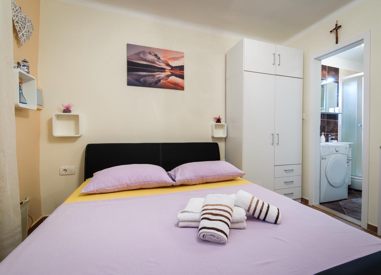 Private Accommodation Milisa Split Exterior photo
